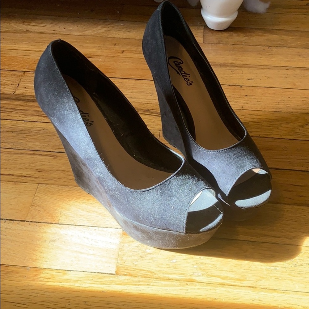 Black open toed wedges